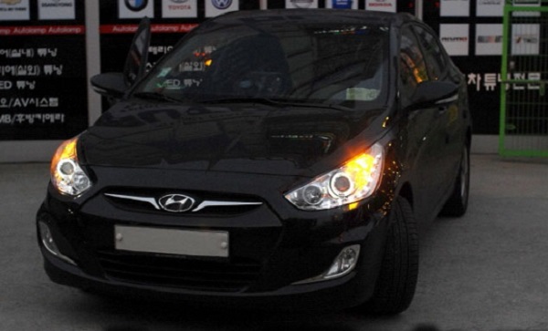 Замена лампы ближнего света Hyundai Solaris, противотуманной фары, габаритных лампочек и иной оптики Замена лампы ближнего света Hyundai Solaris, противотуманной фары, габаритных лампочек и иной оптики