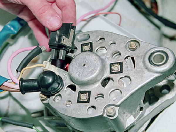 Ремонт и снятие генератора ВАЗ 2114, замена щеток, ремня и подшипника: устройство, как снять узел