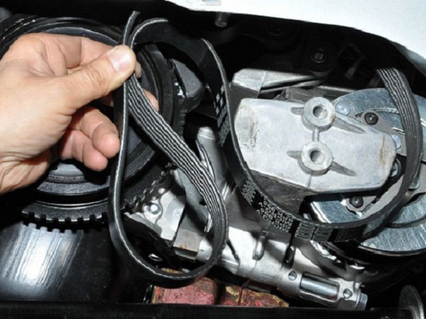 Замена ремня генератора Lada Granta с кондиционером и его натяжителя: как снять, натянуть и поменять Замена ремня генератора Lada Granta с кондиционером и его натяжителя: как снять, натянуть и поменять