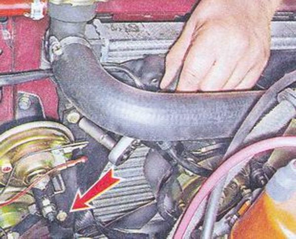 Где находится датчик включения вентилятора ВАЗ 2107 и указатель температуры охлаждающей жидкости