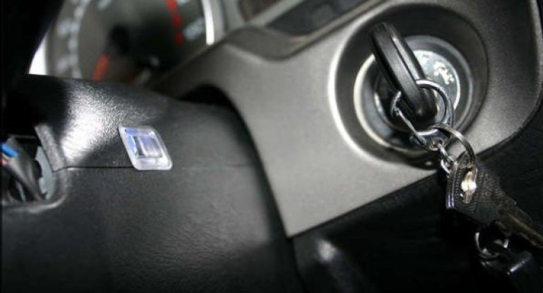 Стартер не щелкает, но крутит двигатель (плохо, медленно, долго, туго, слабо или тяжело): причины