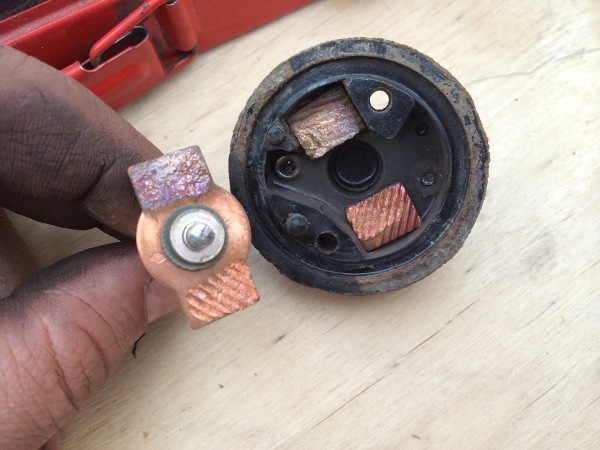 Стартер не щелкает, но крутит двигатель (плохо, медленно, долго, туго, слабо или тяжело): причины