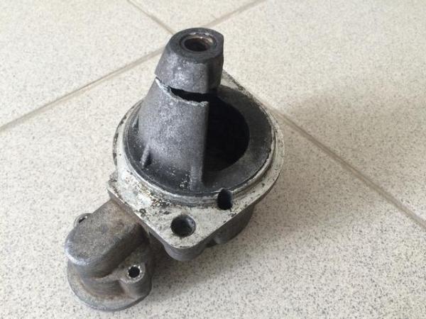 Стартер не щелкает, но крутит двигатель (плохо, медленно, долго, туго, слабо или тяжело): причины