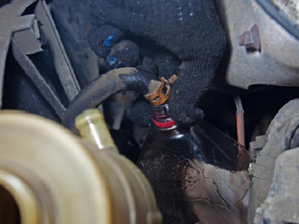 Замена жидкости для гидроусилителя руля: что заливают в ГУР, когда и как менять жидкость, видео