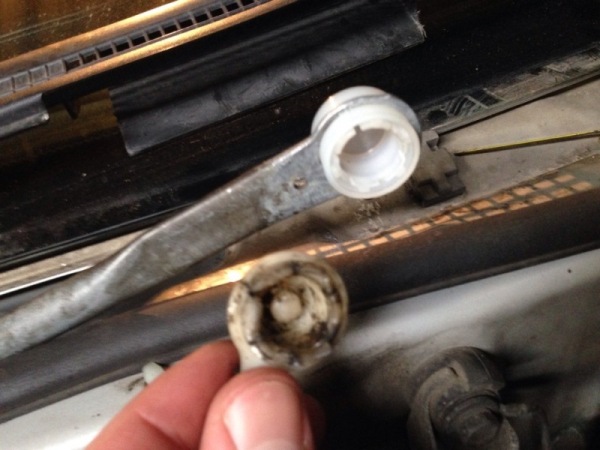 Ремонт бачка омывателя ВАЗ 2110 и мотора стеклоочистителя, ремкомплект трапеции и какие дворники лучше