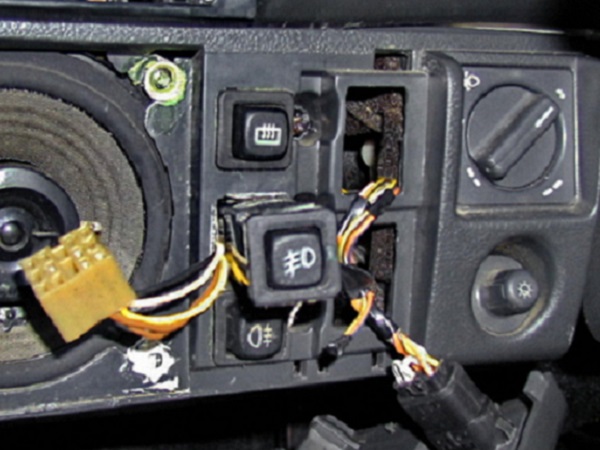 Подключение и установка противотуманных фар: схема противотуманок, как подключить и включить ПТФ Подключение и установка противотуманных фар: схема противотуманок, как подключить и включить ПТФ