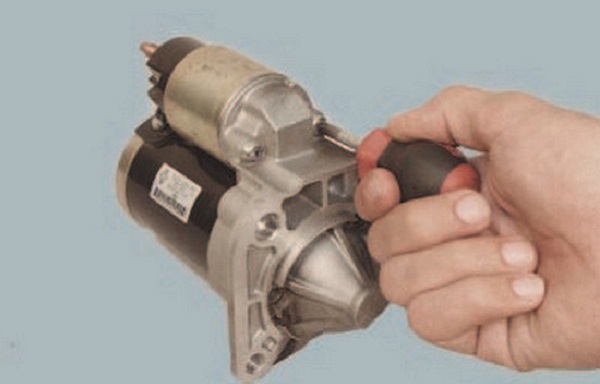 Не заводится и не крутит стартер Renault Megane, Logan, Fluence и Scenic 2: замена устройства