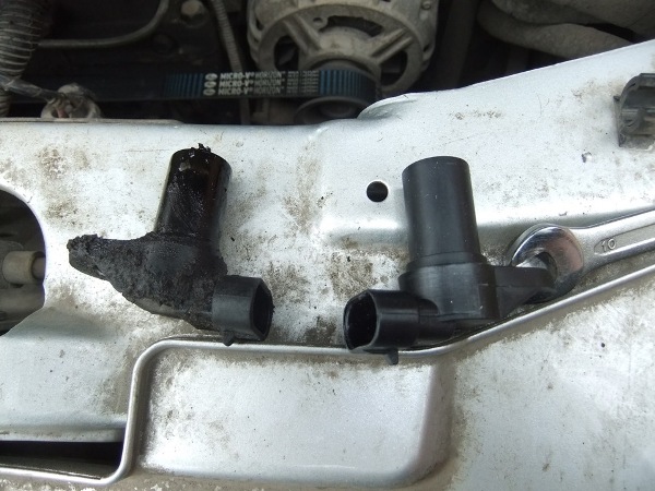 Где находится датчик температуры охлаждающей жидкости Chevrolet Niva, детонации, фаз и скорости, распредвала и уровня топлива