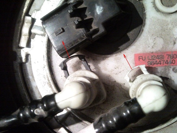 Где находится датчик температуры охлаждающей жидкости Chevrolet Niva, детонации, фаз и скорости, распредвала и уровня топлива