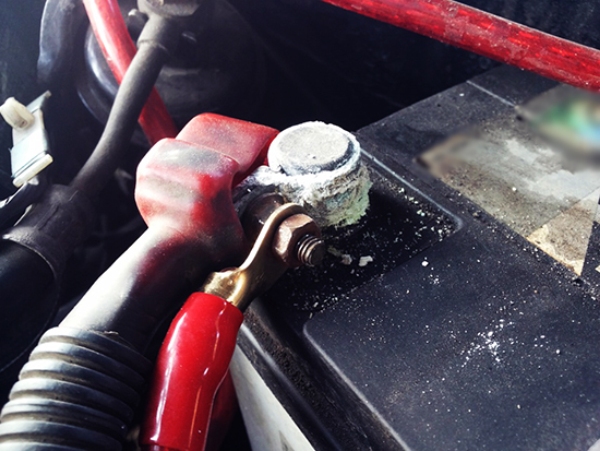 Как проверить аккумулятор автомобиля прибором для проверки аккумуляторных батарей: диагностика АКБ