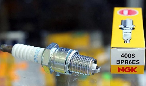 Свечи зажигания NGK (НЖК): подбор по автомобилю, маркировка, иридиевые и платиновые изделия, отзывы Свечи зажигания NGK (НЖК): подбор по автомобилю, маркировка, иридиевые и платиновые изделия, отзывы