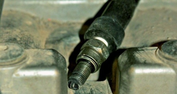 Как самому проверить свечи зажигания: проверка состояния и работоспособности СЗ с помощью прибора, щупа и стенда своими руками по видео Как самому проверить свечи зажигания: проверка состояния и работоспособности СЗ с помощью прибора, щупа и стенда своими руками по видео