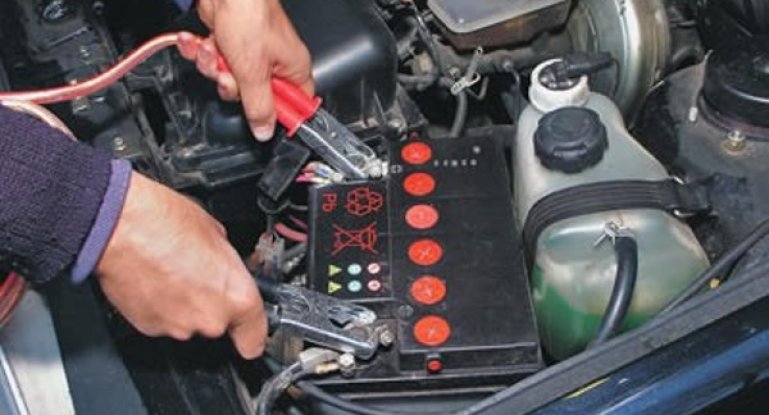 Каким током заряжать аккумулятор автомобиля: общие принципы и схема зарядки автомобильной АКБ