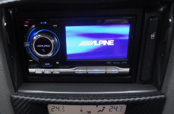 Описание магнитолы Алпайн (Alpine): модели автомагнитолы, как подключить колонки в машину?