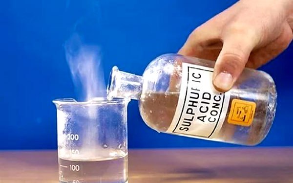 Уровень электролита в автомобильном аккумуляторе, сила тока, мощность и иные характеристики АКБ Уровень электролита в автомобильном аккумуляторе, сила тока, мощность и иные характеристики АКБ