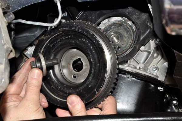 Как самостоятельно проверить и заменить ремень ГРМ на Лада Приора Как самостоятельно проверить и заменить ремень ГРМ на Лада Приора