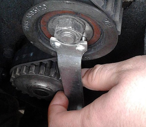 Как самостоятельно проверить и заменить ремень ГРМ на Лада Приора Как самостоятельно проверить и заменить ремень ГРМ на Лада Приора