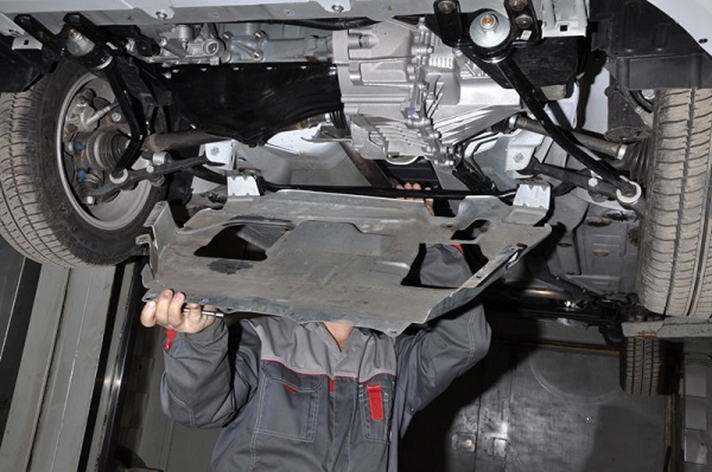 Меняем масло и фильтр на Лада Калина в гараже Меняем масло и фильтр на Лада Калина в гараже