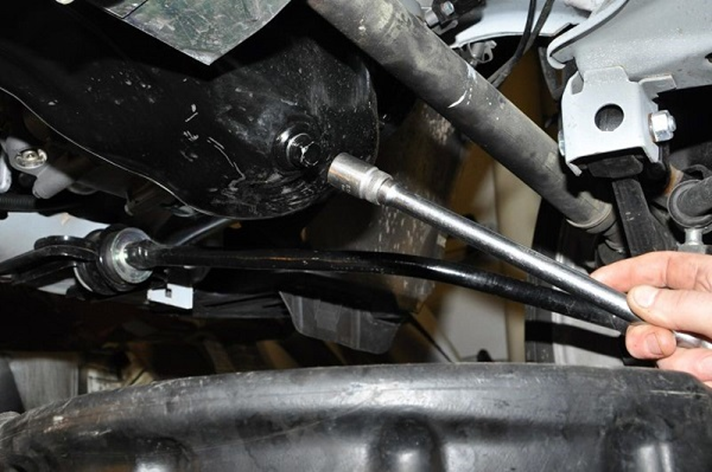 Меняем масло и фильтр на Лада Калина в гараже Меняем масло и фильтр на Лада Калина в гараже