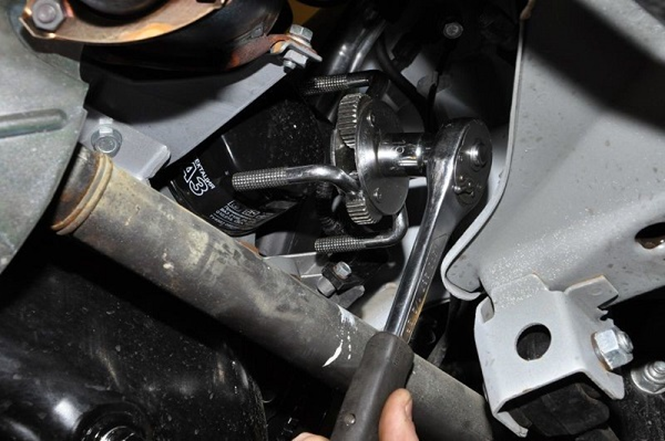 Меняем масло и фильтр на Лада Калина в гараже Меняем масло и фильтр на Лада Калина в гараже