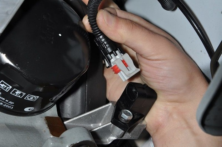 Меняем масло и фильтр на Лада Калина в гараже Меняем масло и фильтр на Лада Калина в гараже