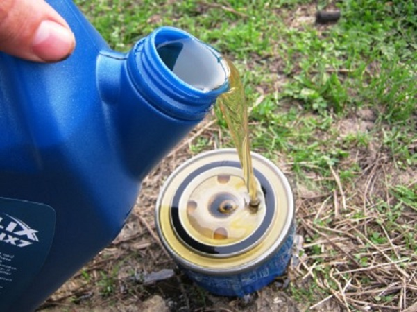 Меняем масло и фильтр на Лада Калина в гараже Меняем масло и фильтр на Лада Калина в гараже