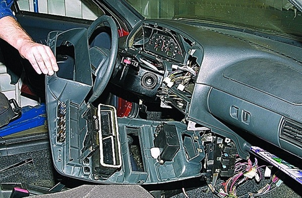 Меняем самостоятельно радиатор печки ВАЗ 2114 Меняем самостоятельно радиатор печки ВАЗ 2114