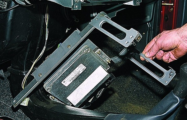 Меняем самостоятельно радиатор печки ВАЗ 2114 Меняем самостоятельно радиатор печки ВАЗ 2114