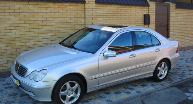 Самостоятельная замена салонного фильтра Mercedes-Benz c230 w203