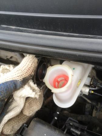 Самостоятельная замена тормозных колодок Kia Rio 3