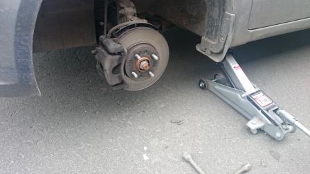 Самостоятельная замена тормозных колодок Kia Rio 3