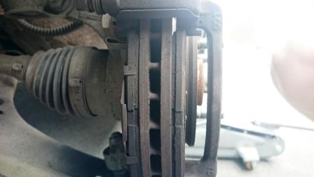 Самостоятельная замена тормозных колодок Kia Rio 3