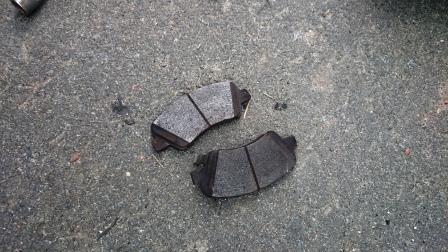 Самостоятельная замена тормозных колодок Kia Rio 3