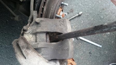 Самостоятельная замена тормозных колодок Kia Rio 3