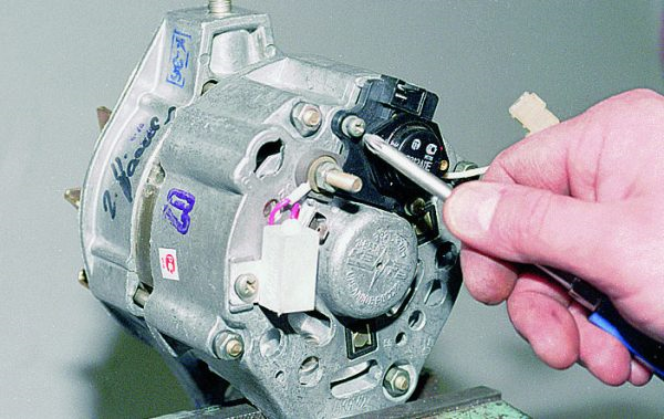 Неисправности генератора ВАЗ 2105 и их устранение Неисправности генератора ВАЗ 2105 и их устранение