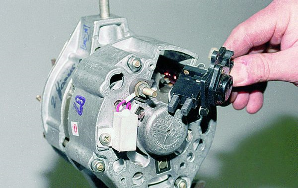 Неисправности генератора ВАЗ 2105 и их устранение Неисправности генератора ВАЗ 2105 и их устранение