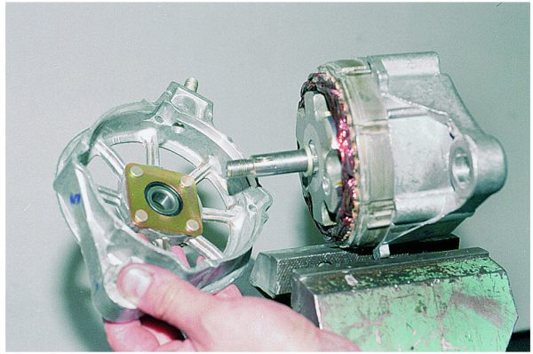 Неисправности генератора ВАЗ 2105 и их устранение Неисправности генератора ВАЗ 2105 и их устранение