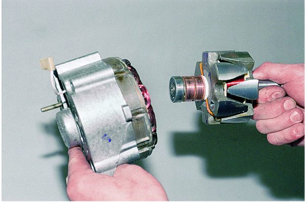 Неисправности генератора ВАЗ 2105 и их устранение Неисправности генератора ВАЗ 2105 и их устранение