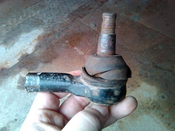 Неисправности и замена рулевых тяг ВАЗ 2107 в домашних условиях Неисправности и замена рулевых тяг ВАЗ 2107 в домашних условиях