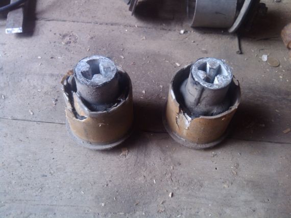 Как заменить сайлентблок задней балки на авто Skoda Octavia Tour