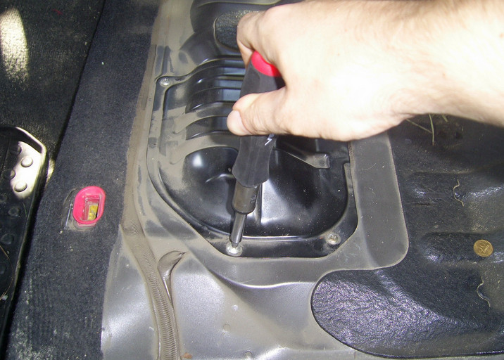 Самостоятельная замена топливного фильтра Mitsubishi Outlander