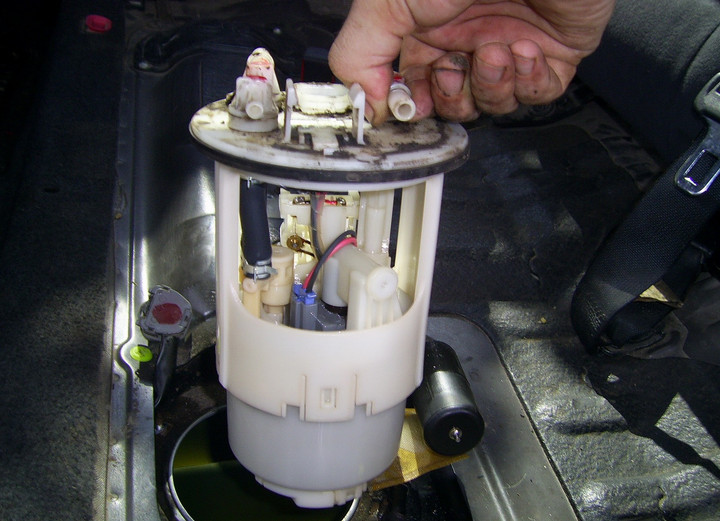 Самостоятельная замена топливного фильтра Mitsubishi Outlander