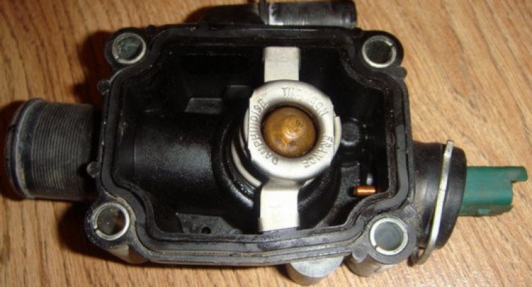 Как устранить течь термостата на автомобиле Citroen С4