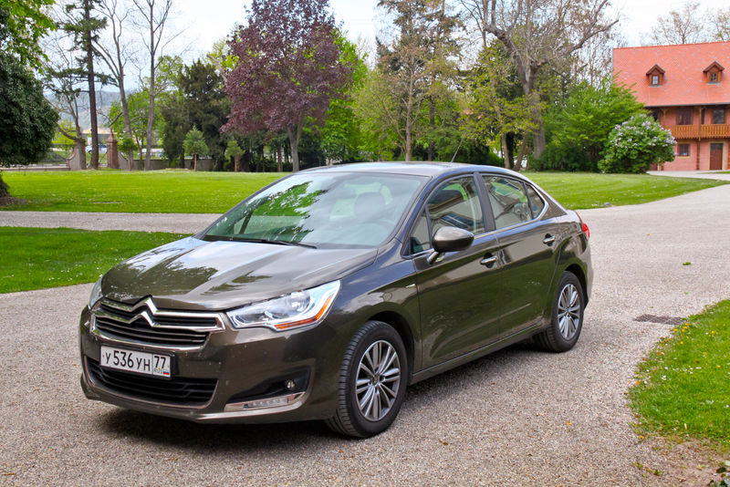 Как устранить течь термостата на автомобиле Citroen С4 Как устранить течь термостата на автомобиле Citroen С4