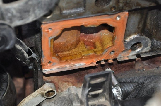 Как устранить течь термостата на автомобиле Citroen С4 Как устранить течь термостата на автомобиле Citroen С4