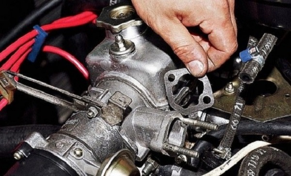 Диагностика и самостоятельный ремонт механического топливного бензонасоса ВАЗ 2108 Диагностика и самостоятельный ремонт механического топливного бензонасоса ВАЗ 2108