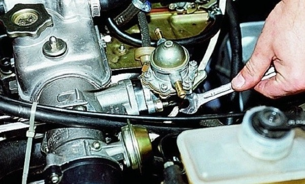 Диагностика и самостоятельный ремонт механического топливного бензонасоса ВАЗ 2108 Диагностика и самостоятельный ремонт механического топливного бензонасоса ВАЗ 2108