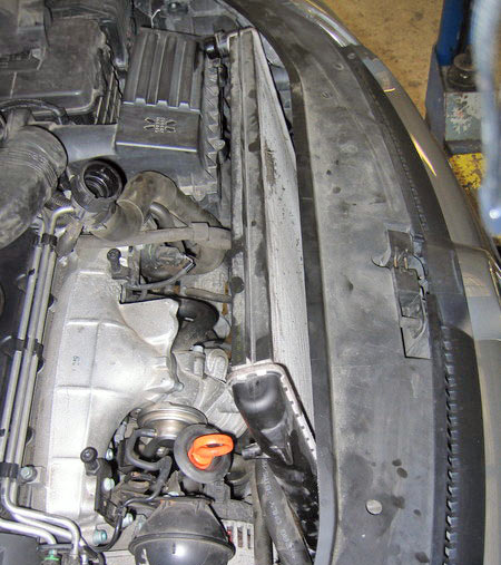 Как самостоятельно заменить радиатор на автомобиле Volkswagen Golf Plus