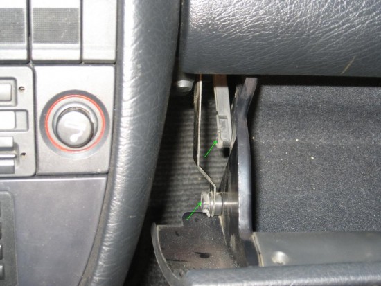 Самостоятельная чистка испарителя кондиционера на авто Audi 100