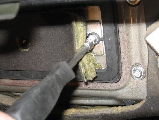 Самостоятельная чистка испарителя кондиционера на авто Audi 100